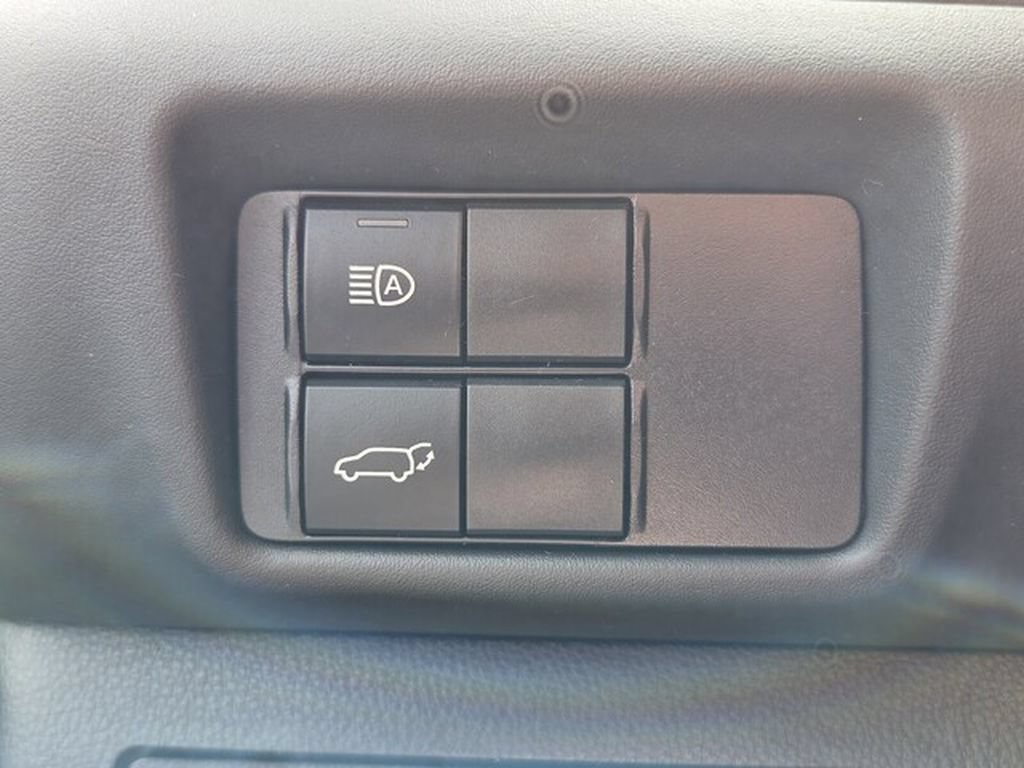 Used 2022 Toyota Highlander XLE FWD image 30