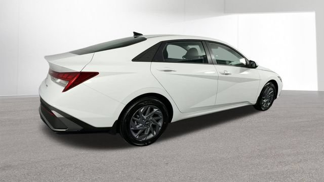 Used 2025 Hyundai Elantra Hybrid FWD image 10