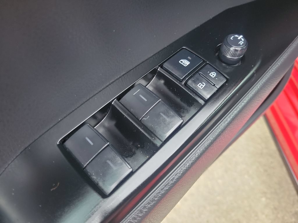 Used 2025 Toyota Camry SE w/ Convenience Package FWD image 14