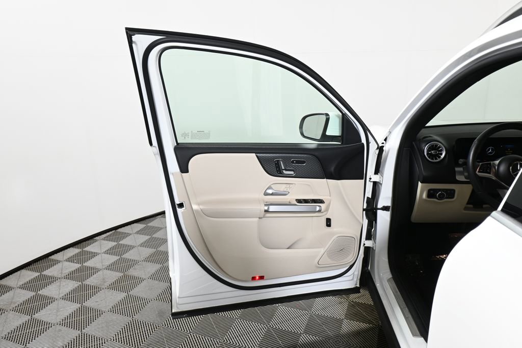 Certified 2024 Mercedes-Benz GLB 250 image 31