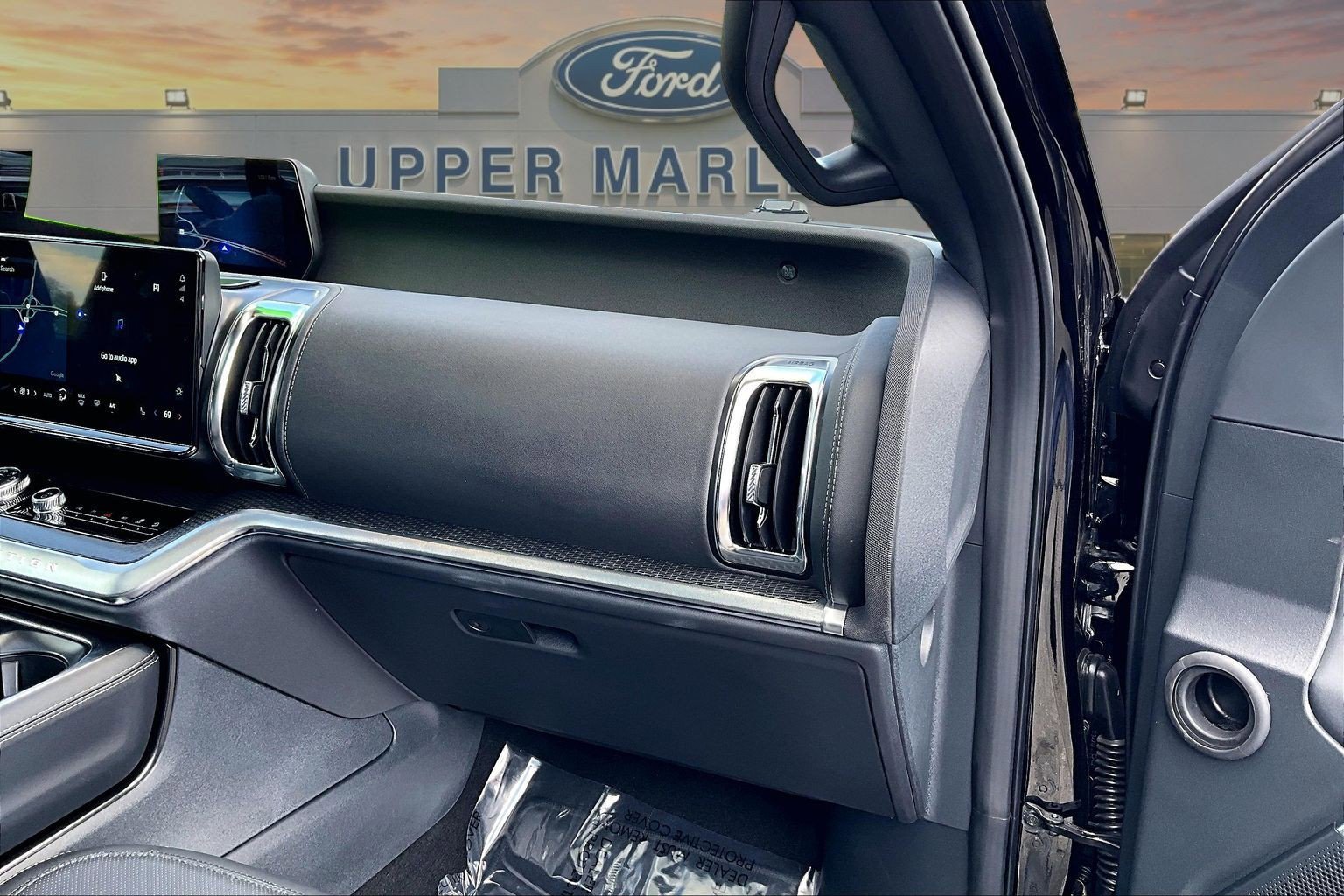 Certified 2025 Ford Expedition Platinum w/ Stealth Performance Package AWD/4WD image 17