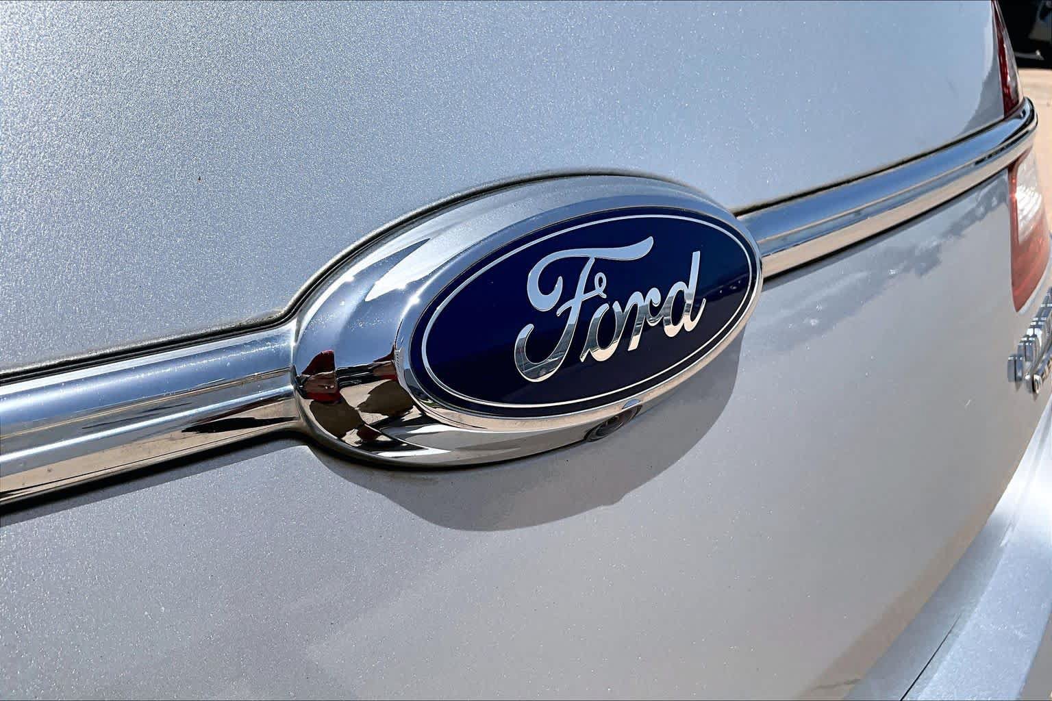 Used 2013 Ford Taurus Limited FWD image 28
