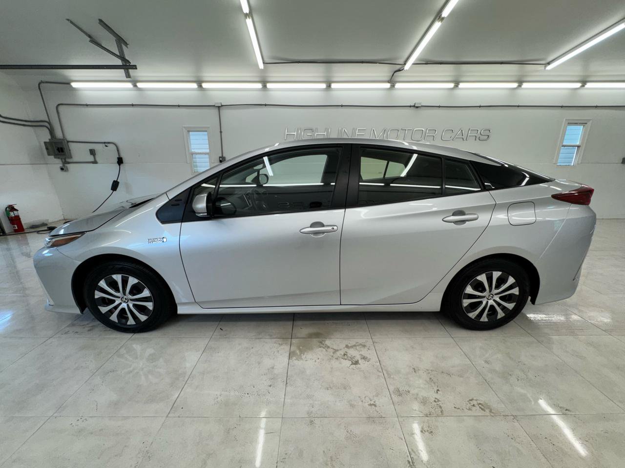 Used 2022 Toyota Prius Prime LE FWD image 9