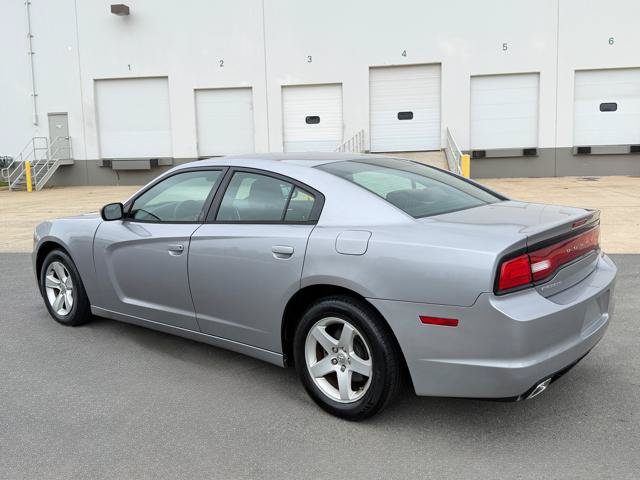 Used 2014 Dodge Charger SE RWD image 3