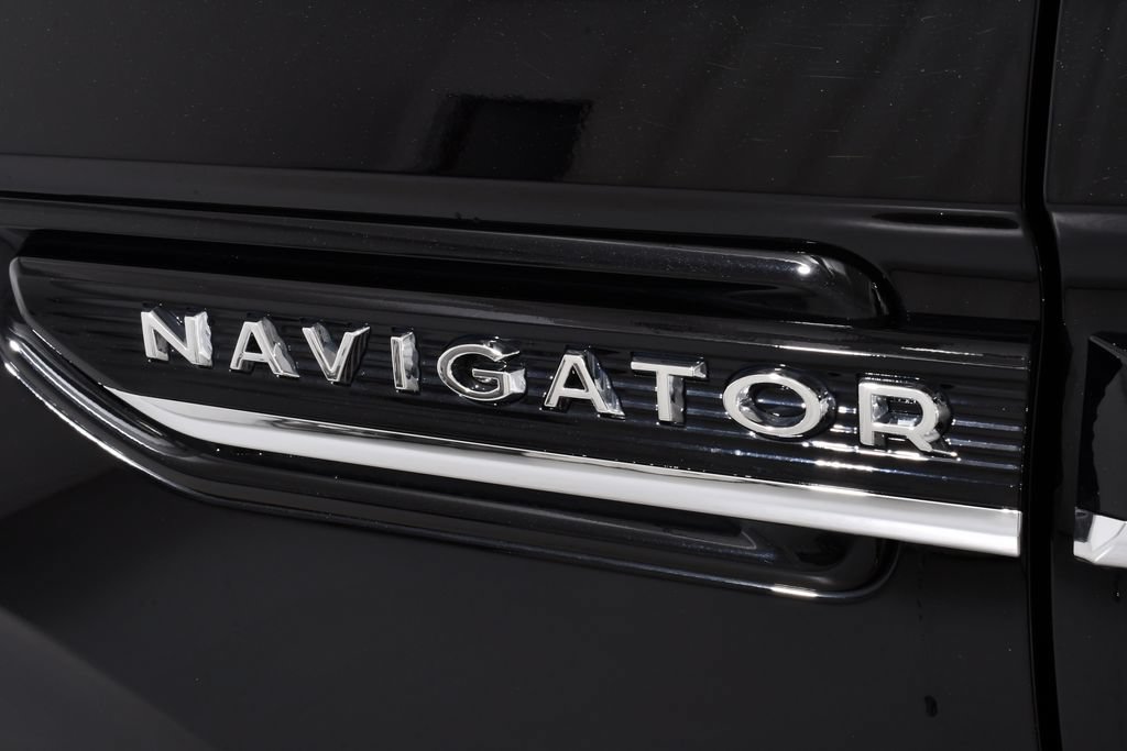 Used 2024 Lincoln Navigator L Reserve AWD/4WD image 23