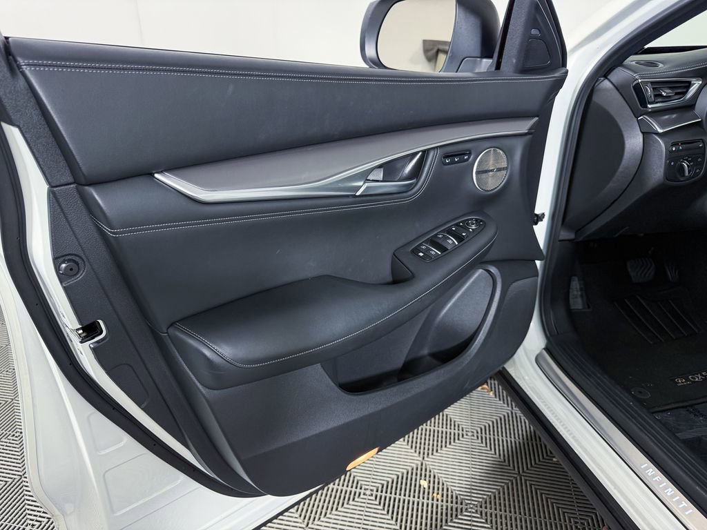 Used 2023 INFINITI QX55 Essential image 42
