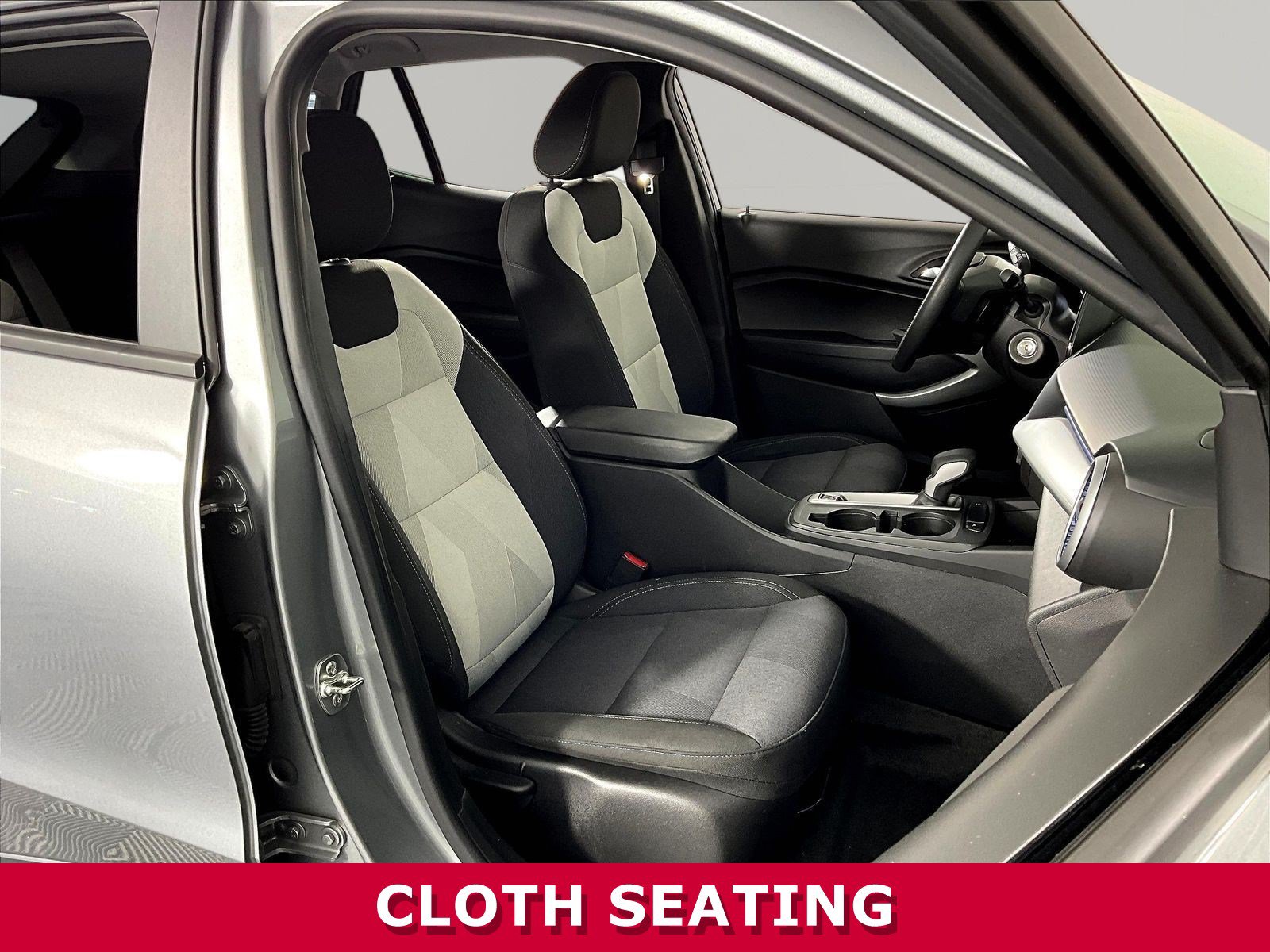Used 2025 Chevrolet Trax LS w/ LS Convenience Package FWD image 26