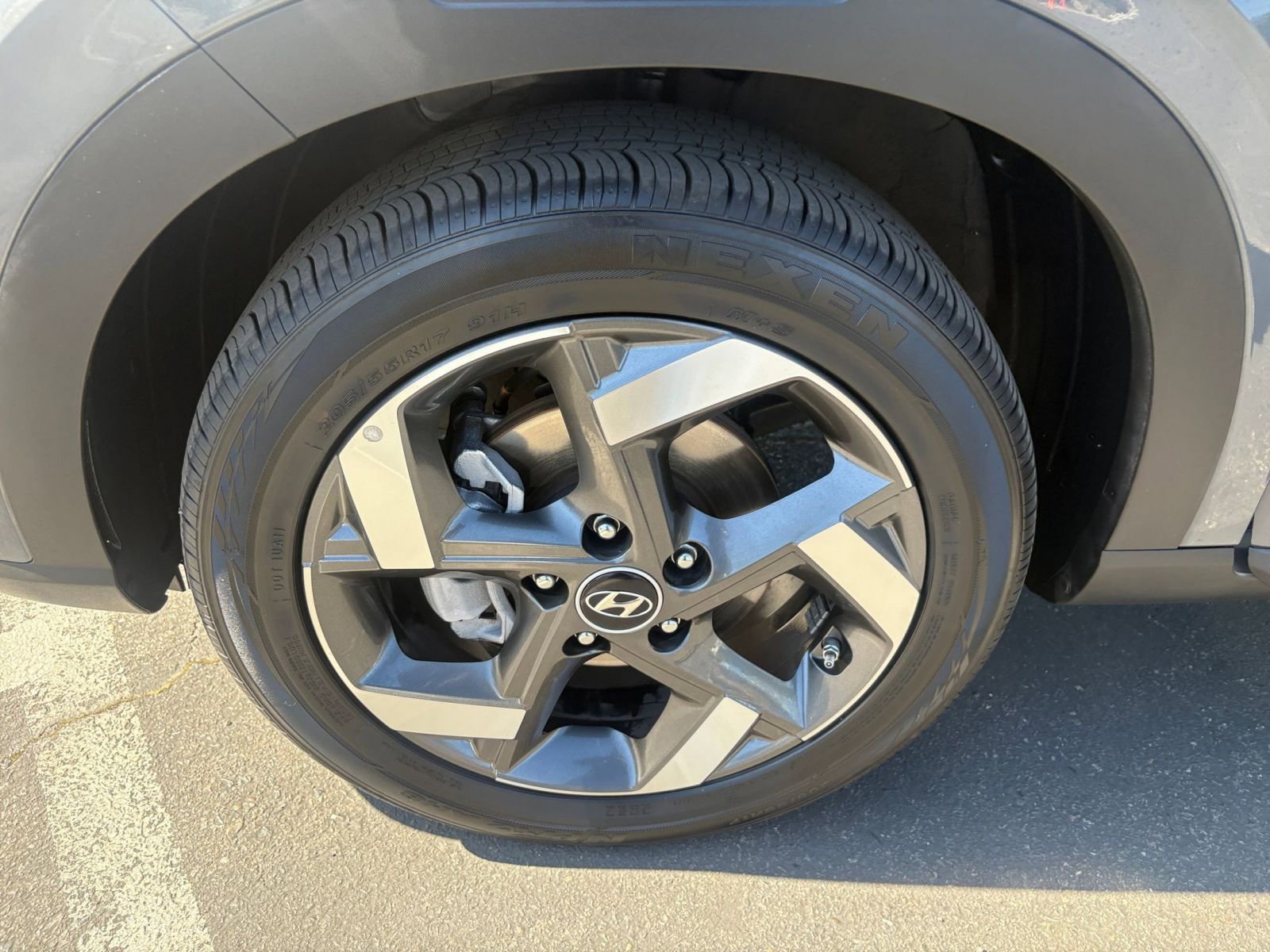 Used 2025 Hyundai Venue SEL image 30