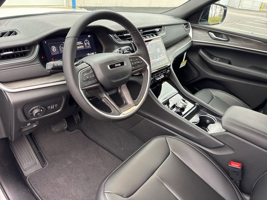 New 2025 Jeep Grand Cherokee Limited image 2