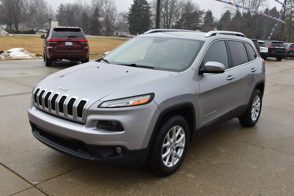 Used 2017 Jeep Cherokee Latitude w/ Comfort & Convenience Group AWD/4WD image 7