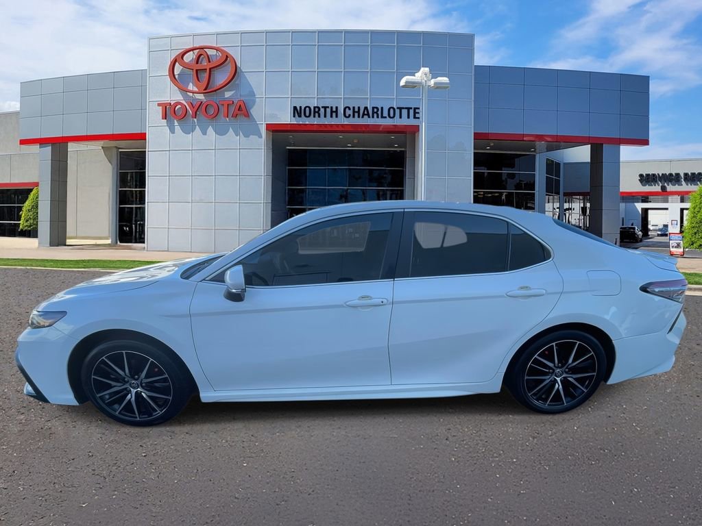 Used 2024 Toyota Camry SE image 6