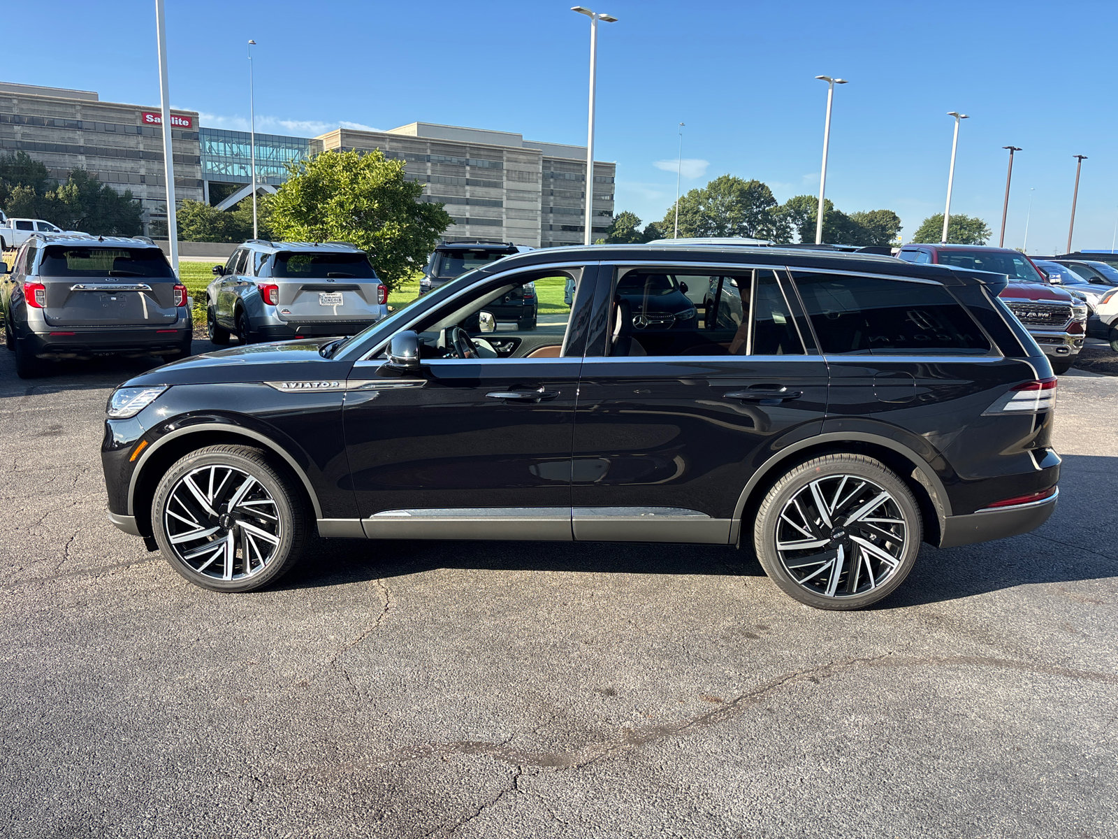 New 2026 Lincoln Aviator Reserve AWD/4WD image 4