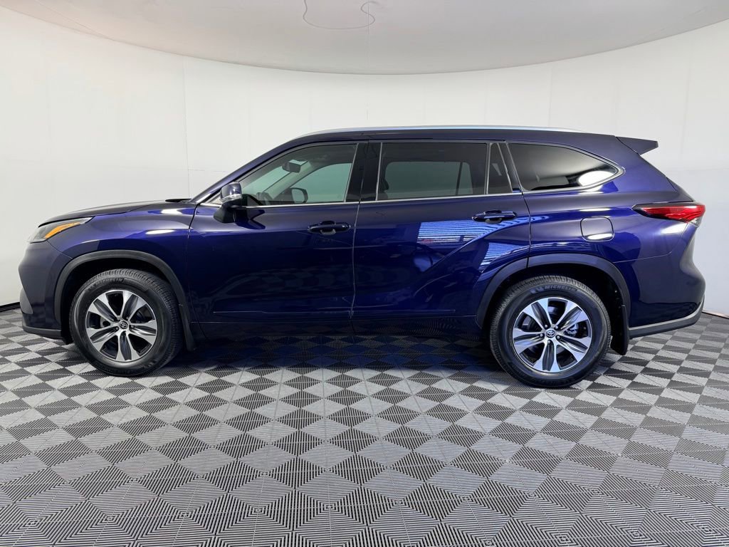 Used 2021 Toyota Highlander XLE image 10