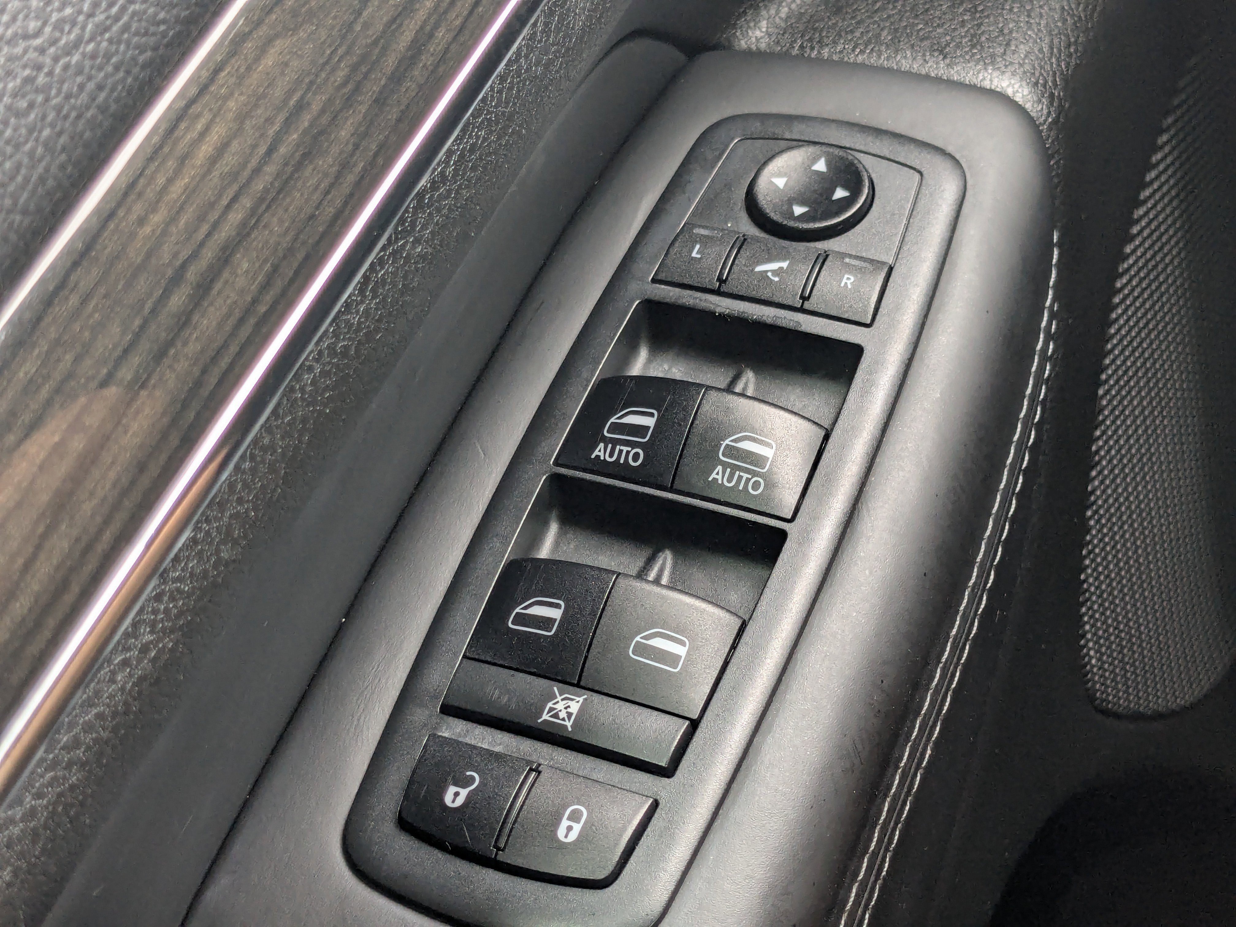 Used 2019 Jeep Grand Cherokee Overland RWD image 28