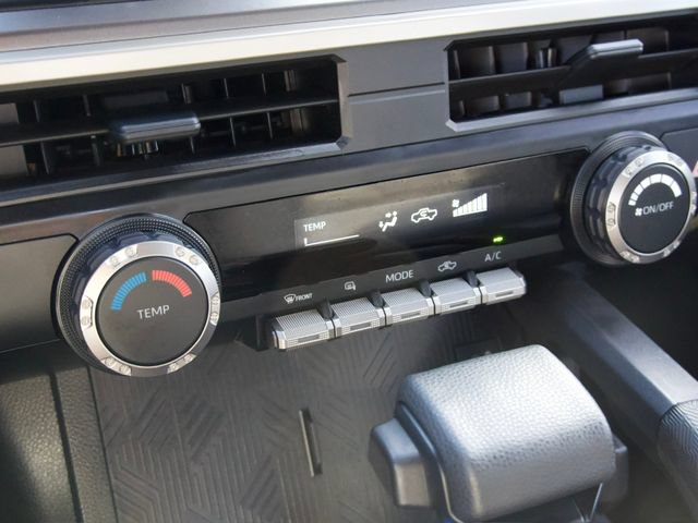 Used 2025 Toyota Tacoma SR5 AWD/4WD image 25
