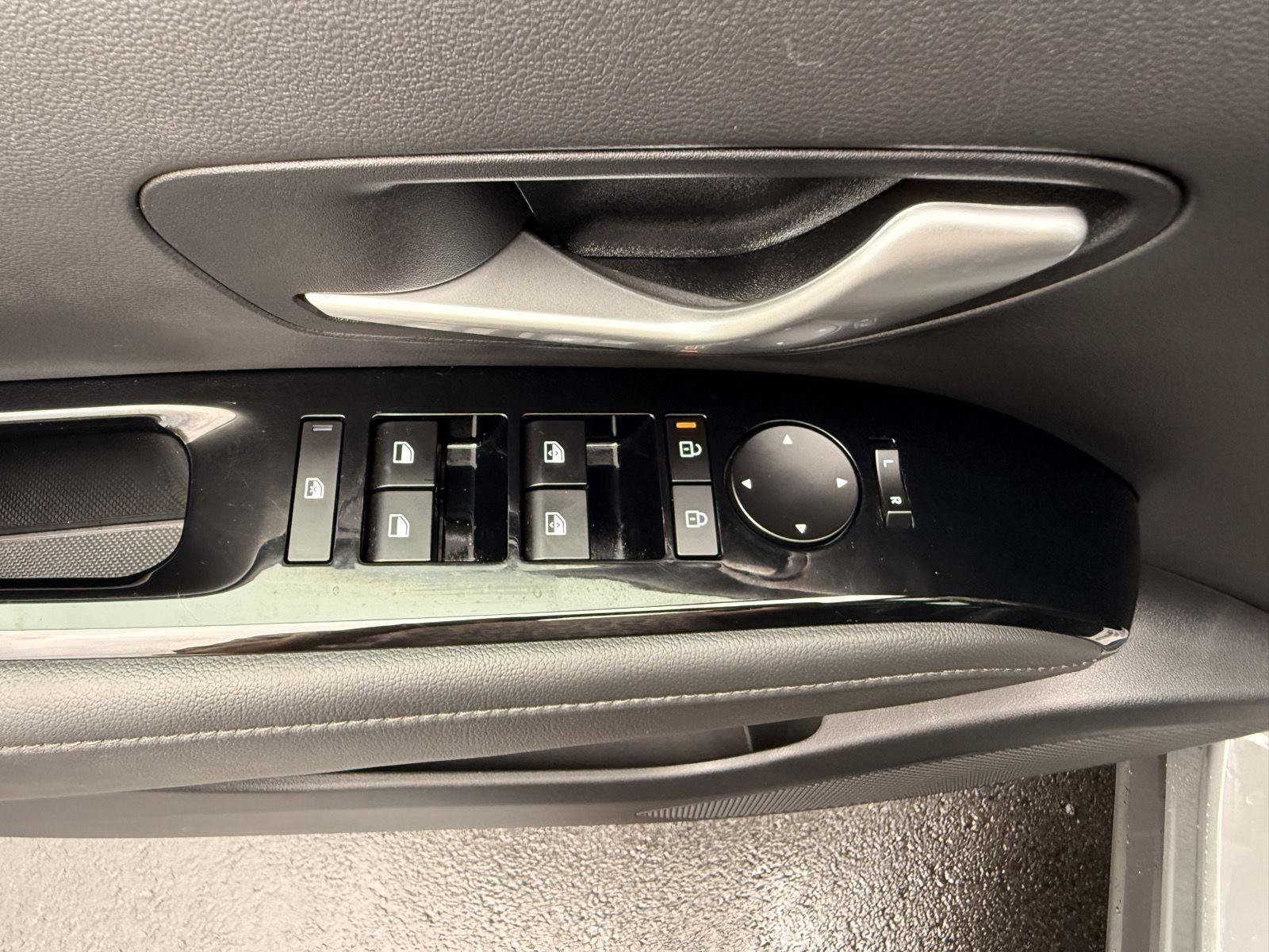 Certified 2025 Hyundai Santa Cruz SEL FWD image 13