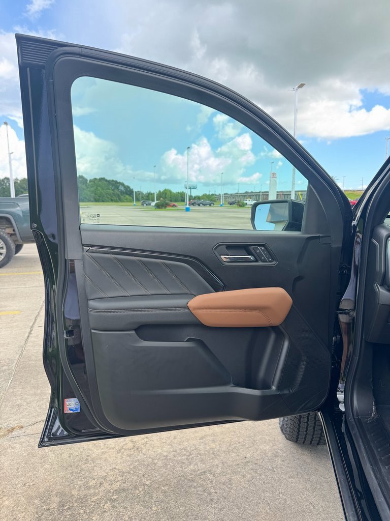 New 2025 GMC Canyon AT4 w/ Technology Plus Package image 9