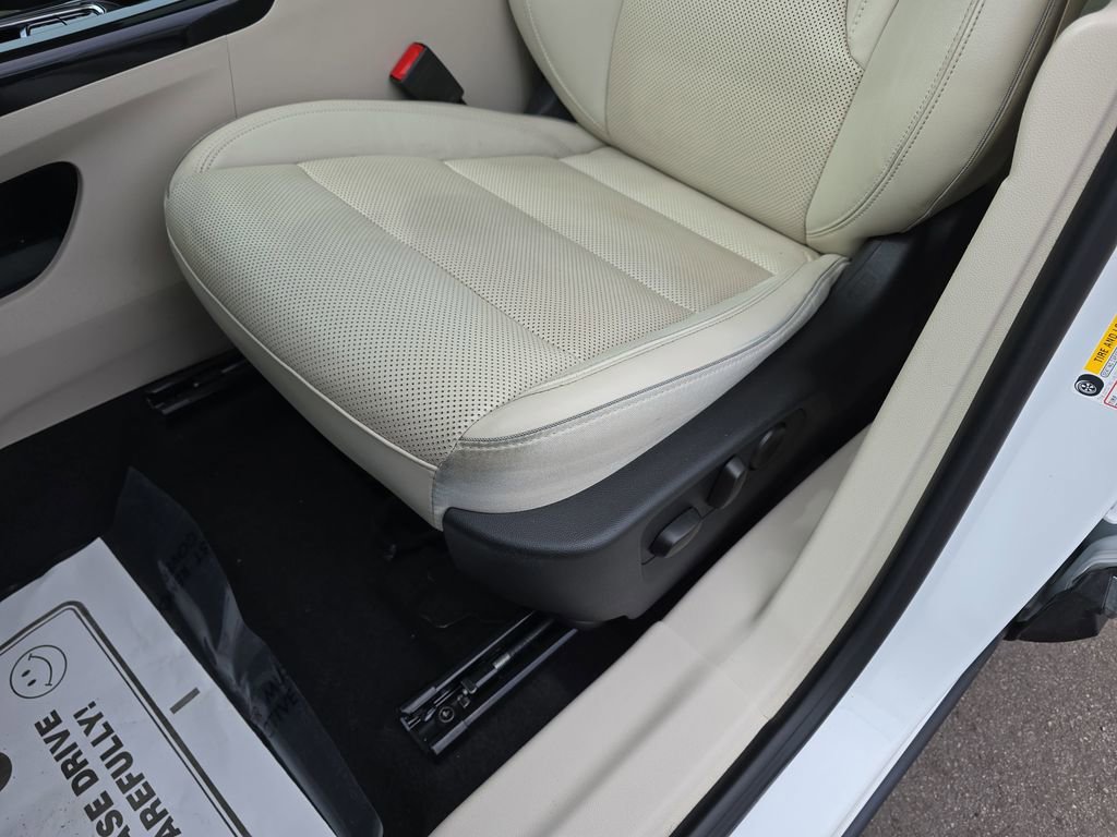 Used 2021 Buick Envision Essence w/ Technology Package I image 33