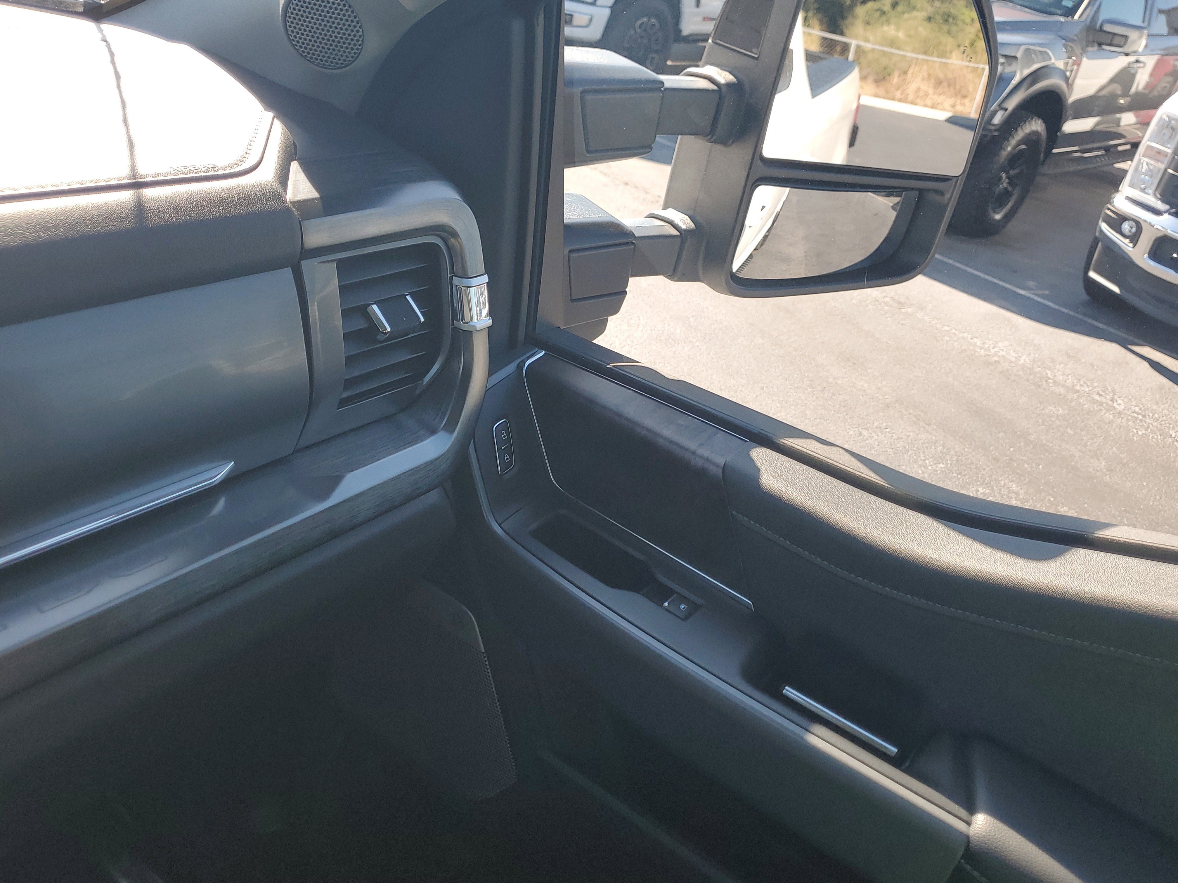 Used 2024 Ford F250 Lariat w/ Sport Appearance Package image 28