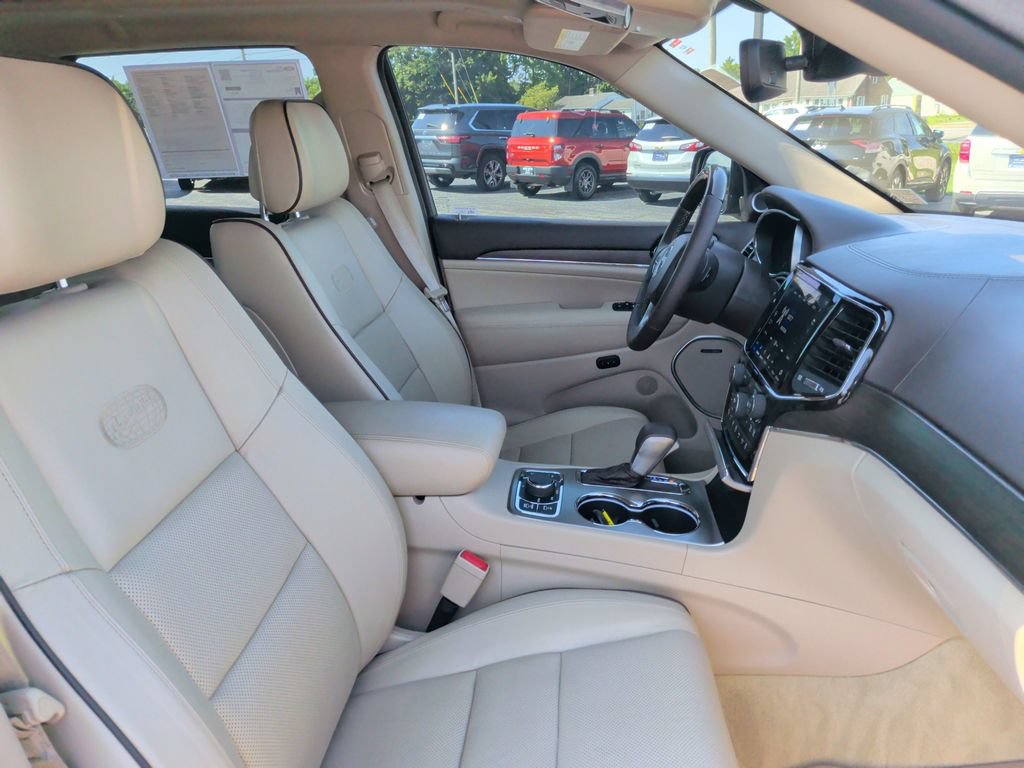Used 2020 Jeep Grand Cherokee Overland AWD/4WD image 16