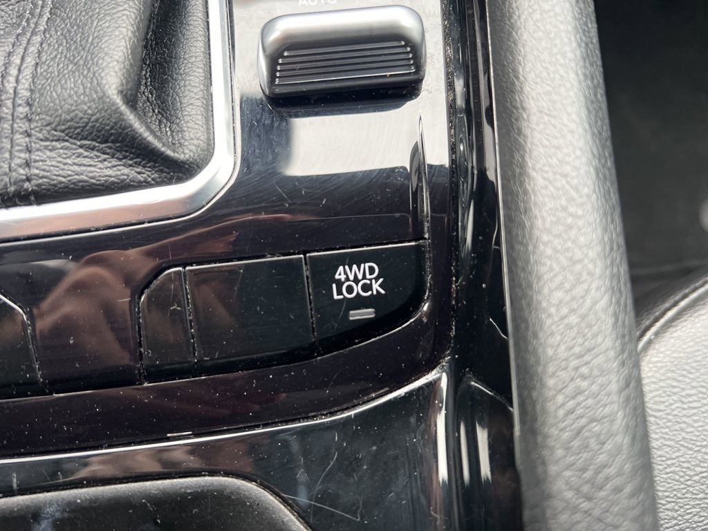 Used 2025 Jeep Compass Limited image 23