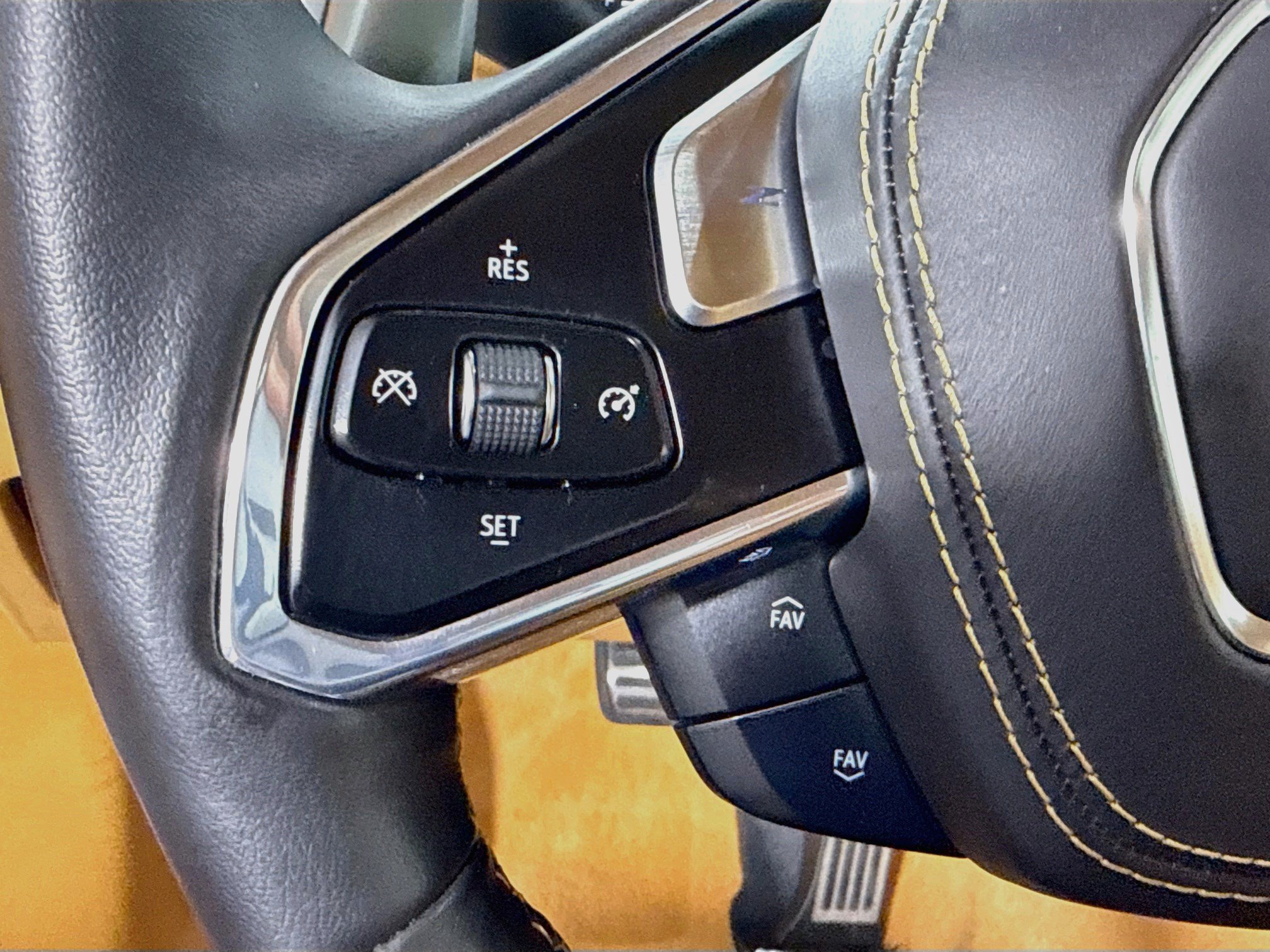 Used 2022 Chevrolet Corvette Stingray Premium Conv w/ Chrome Exterior Badge Package RWD image 10