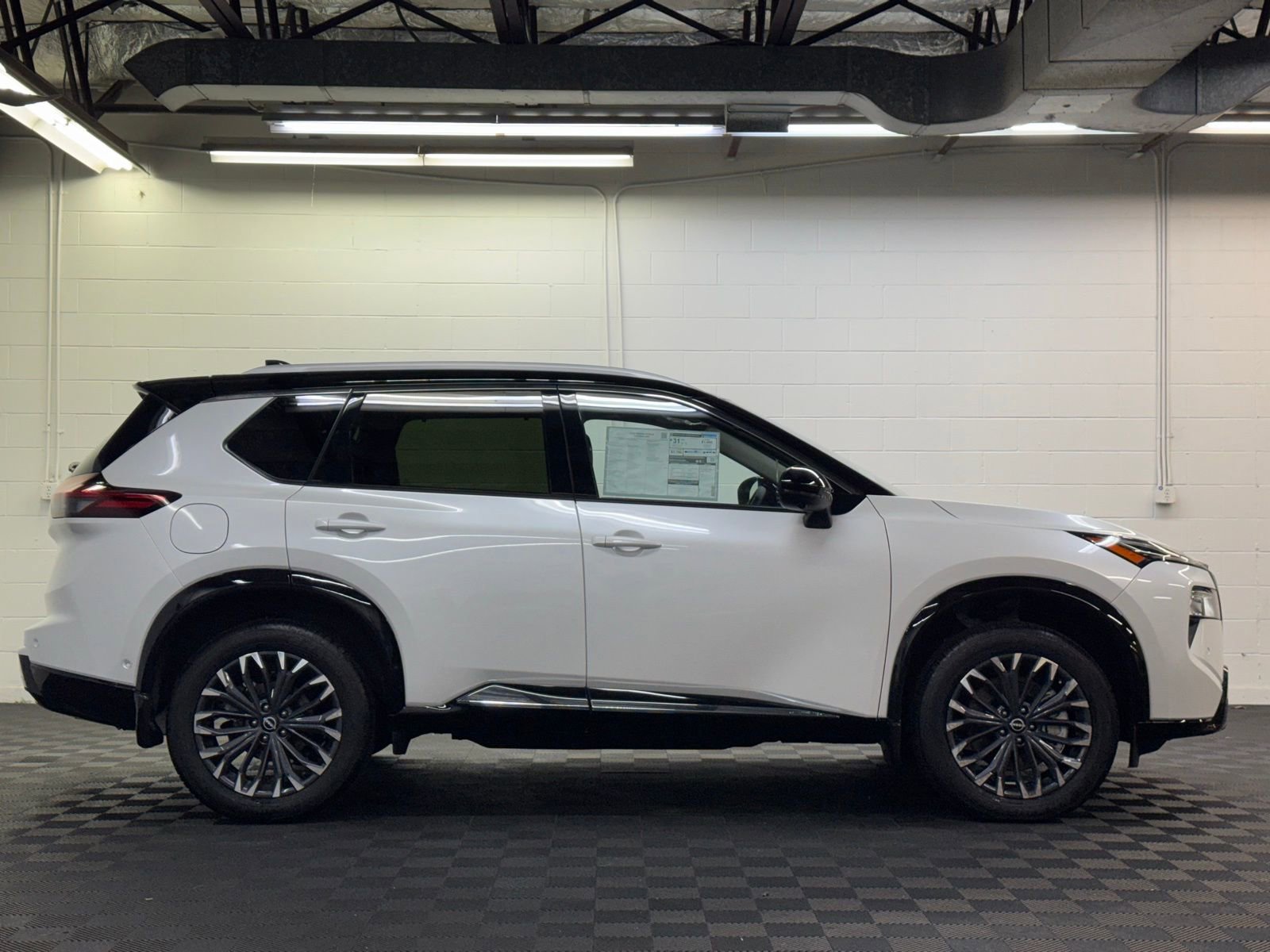 New 2025 Nissan Rogue Platinum w/ Tech Package image 4