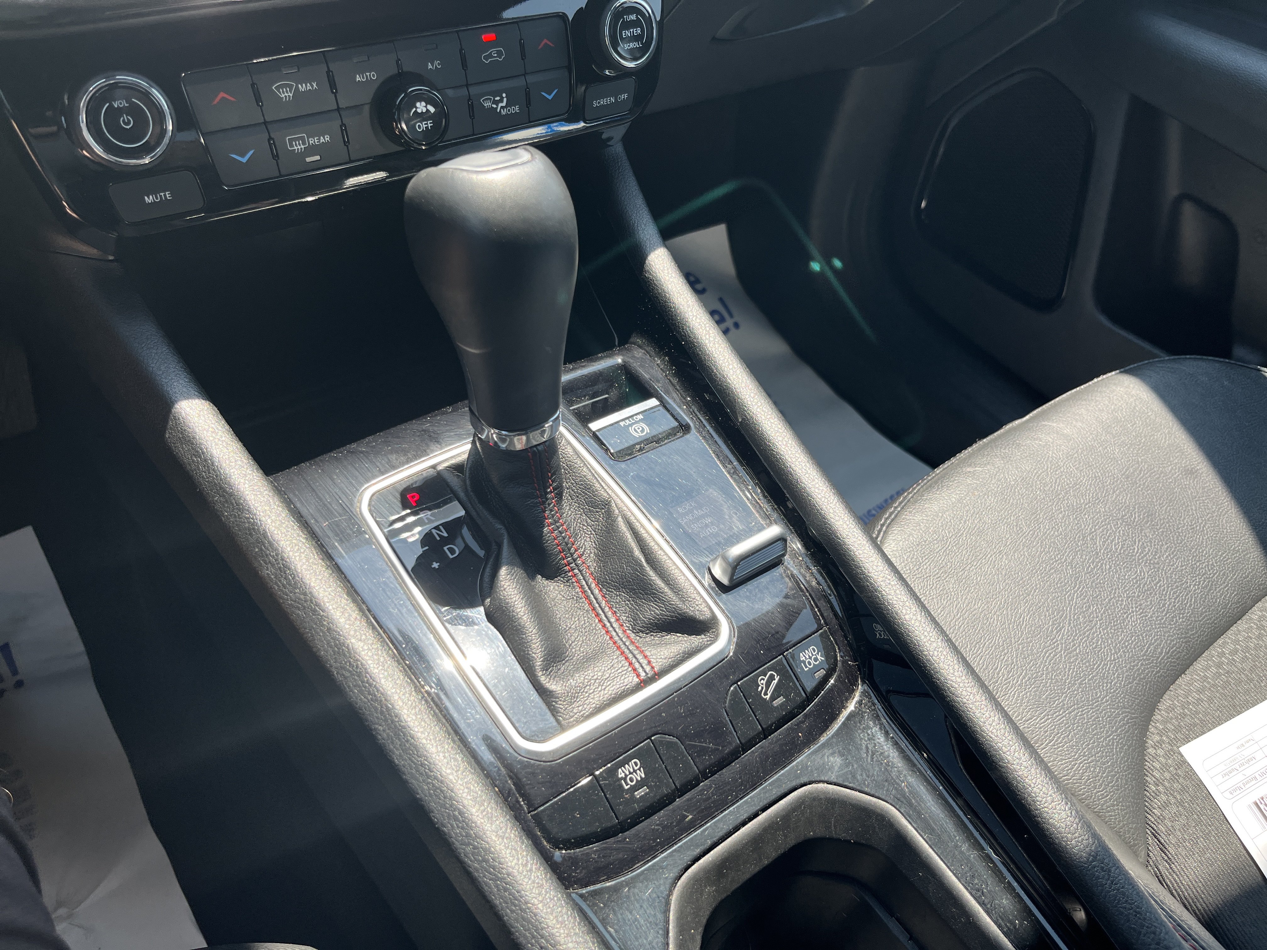 Used 2025 Jeep Compass Trailhawk AWD/4WD image 27