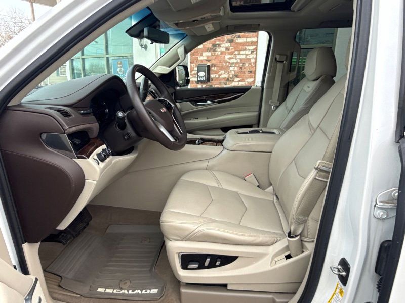Used 2017 Cadillac Escalade Luxury image 11
