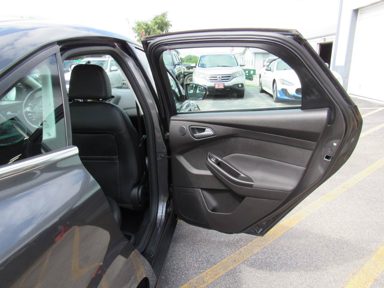 Used 2017 Ford Focus Titanium FWD image 36