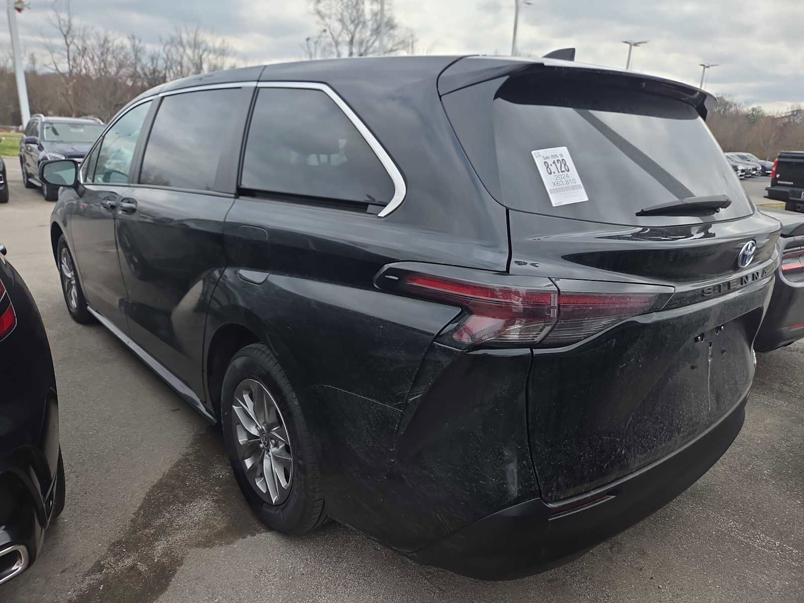 Used 2024 Toyota Sienna LE image 5