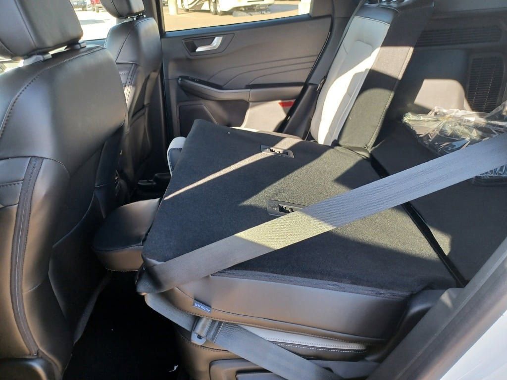 Used 2023 Ford Escape SE image 19