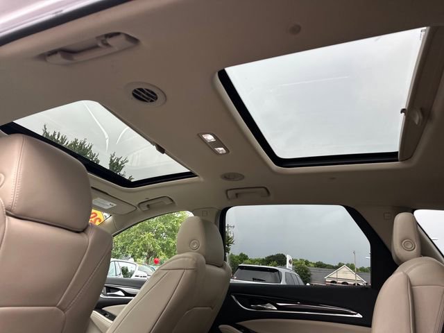 Used 2018 Buick Enclave Premium w/ Experience Buick Package FWD image 16