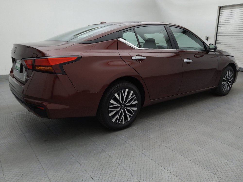 Used 2025 Nissan Altima 2.5 SV AWD/4WD image 10