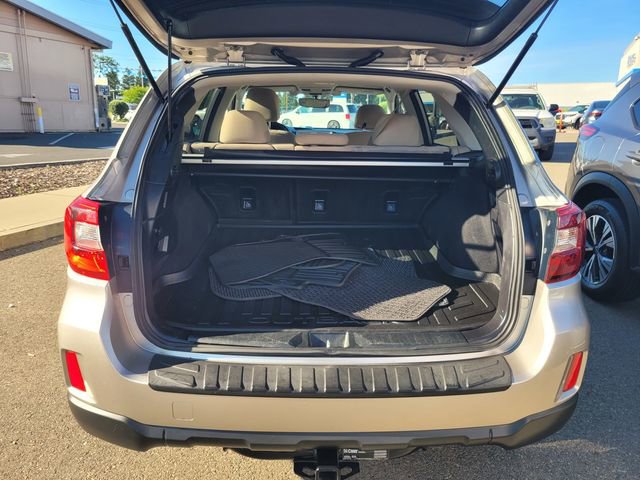 Used 2017 Subaru Outback 2.5i Premium image 11