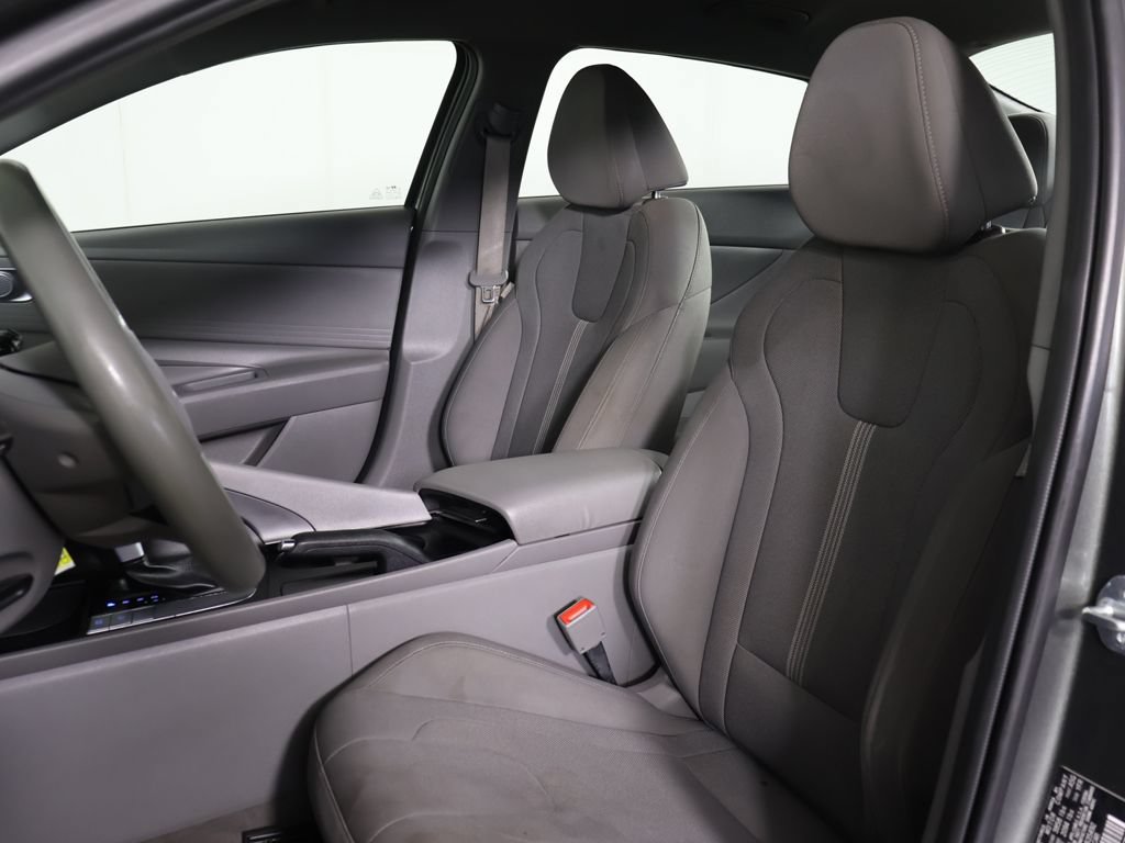 Used 2024 Hyundai Elantra SE FWD image 25