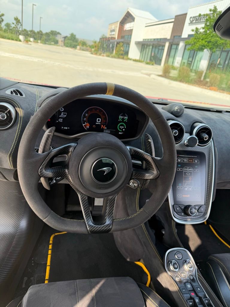 Used 2020 McLaren 600LT Spider RWD image 34