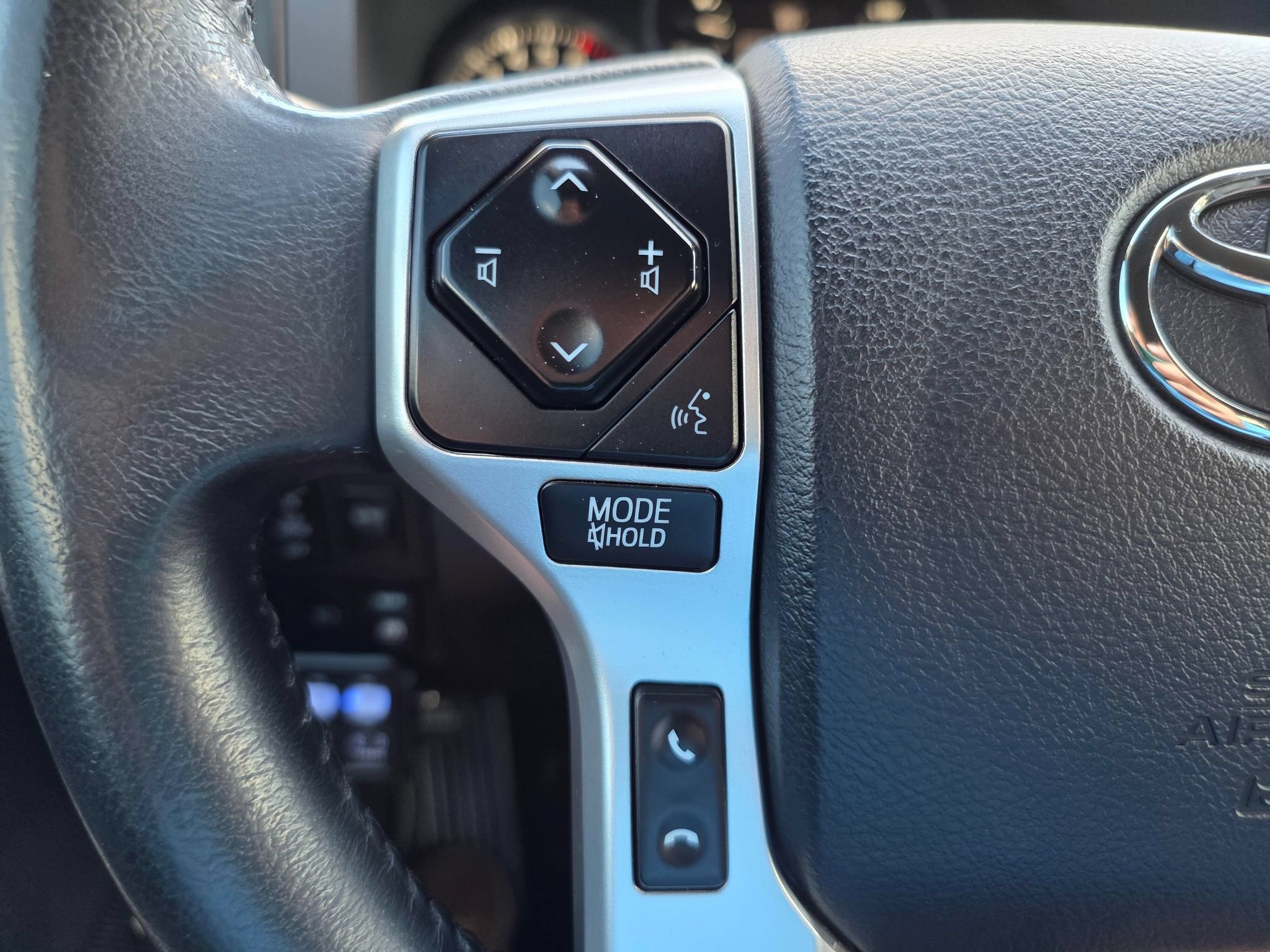 Used 2018 Toyota Tundra Limited w/ Limited Premium Package AWD/4WD image 22