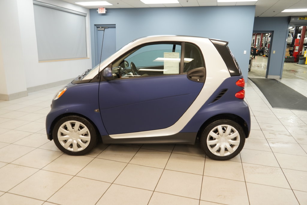 Used 2015 smart fortwo pure RWD image 2
