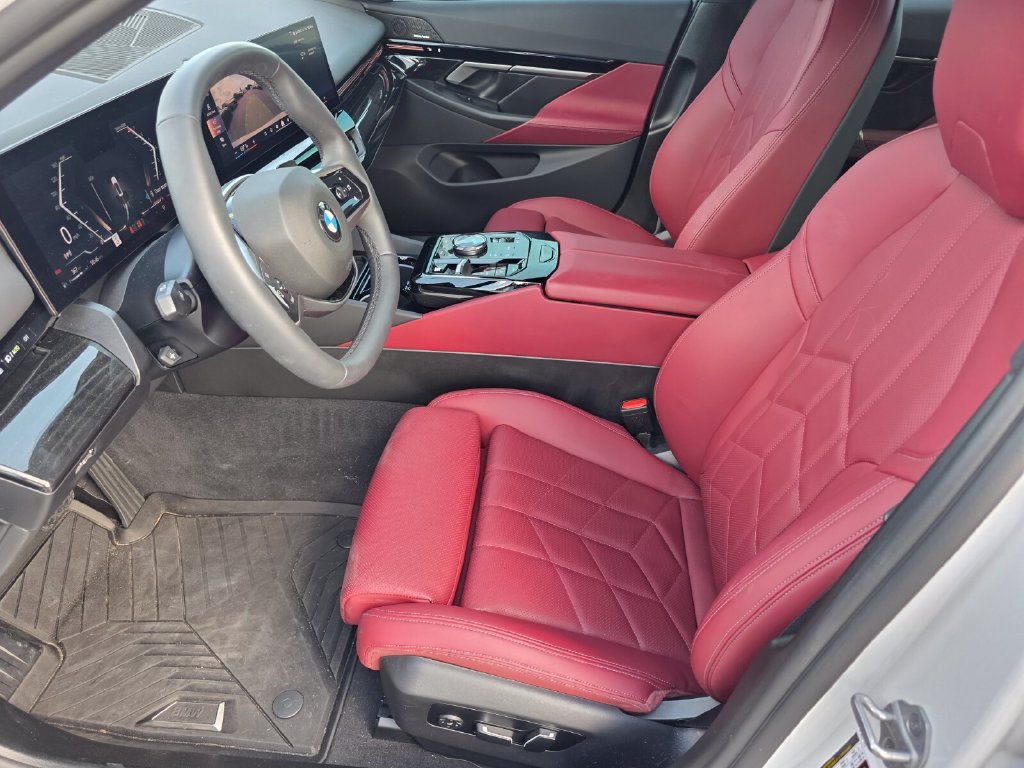 Certified 2025 BMW 530i RWD image 9
