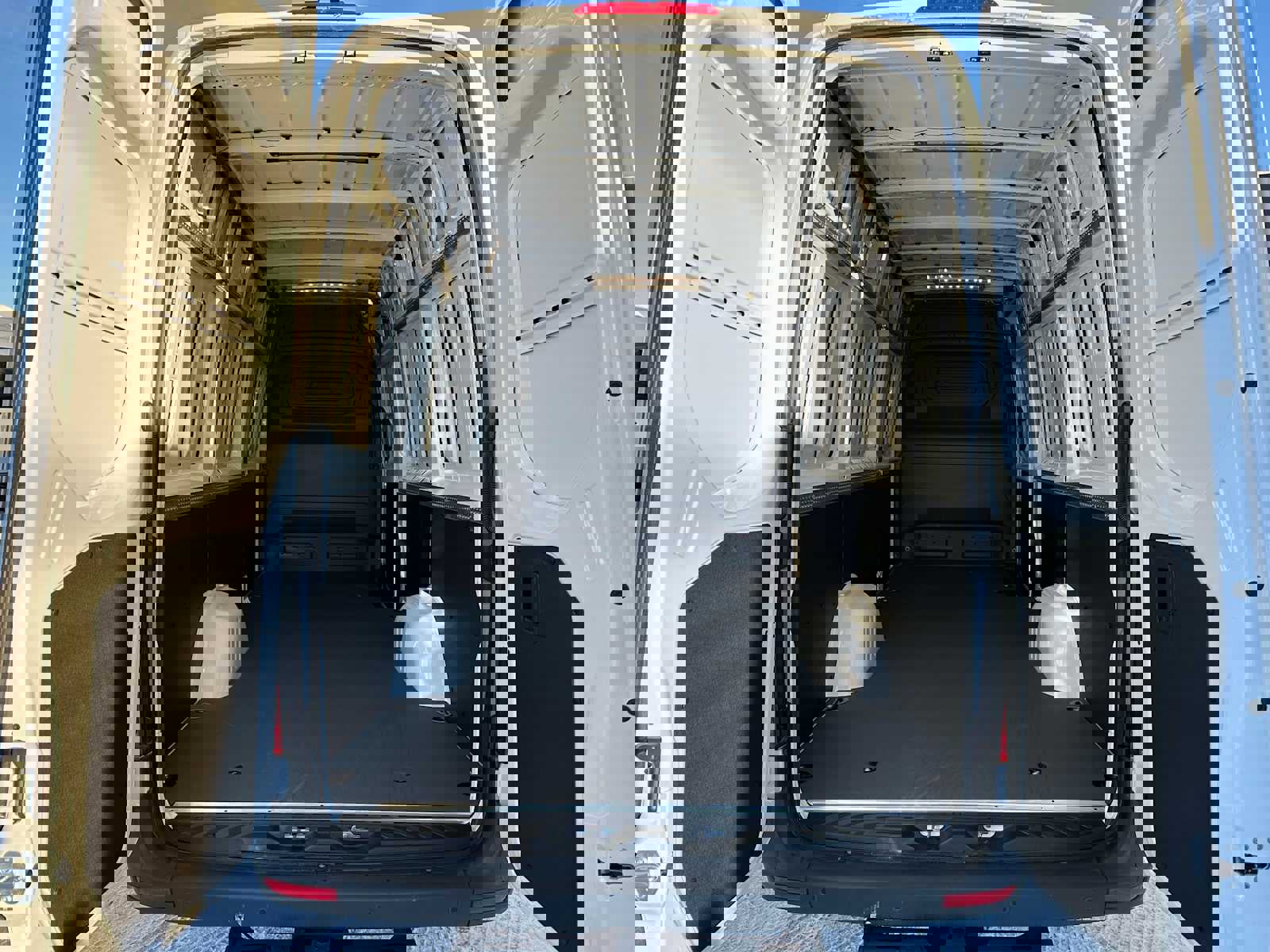 Used 2024 Mercedes-Benz Sprinter 2500 image 18