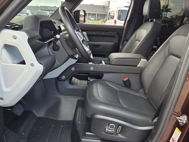 Used 2024 Land Rover Defender 130 X-Dynamic SE AWD/4WD image 11
