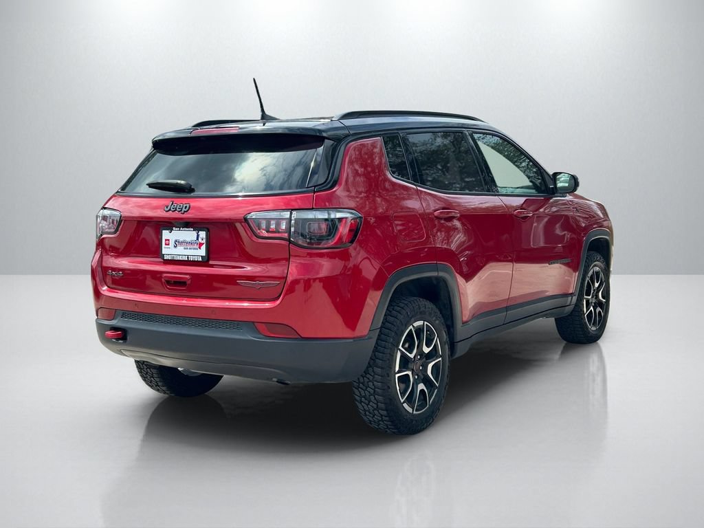 Used 2025 Jeep Compass Trailhawk AWD/4WD image 5