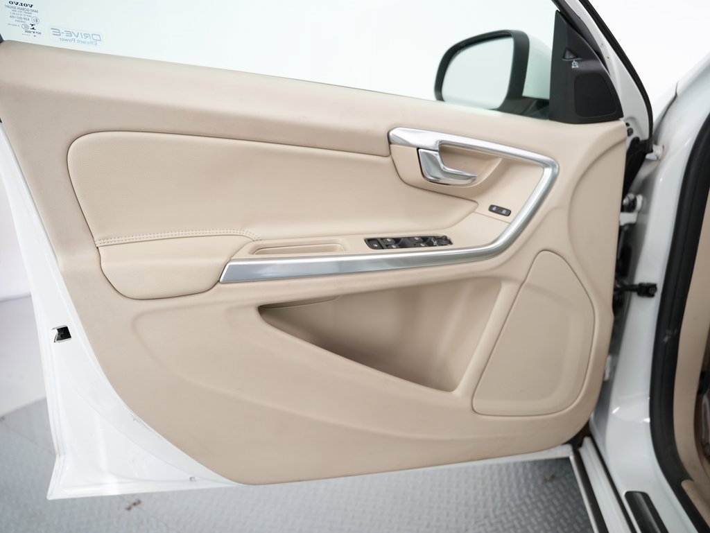 Used 2015 Volvo S60 T5 Platinum image 41