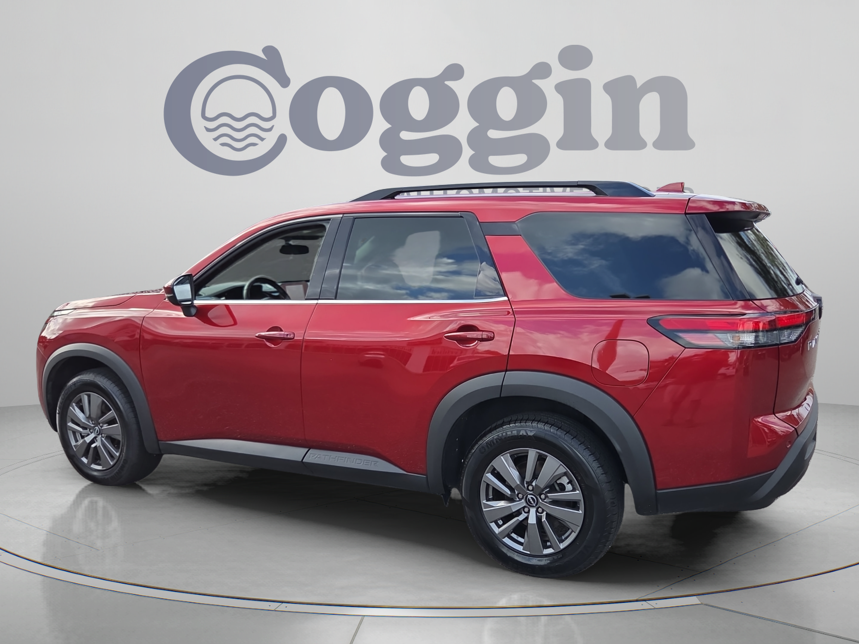 Used 2024 Nissan Pathfinder SV AWD/4WD image 3