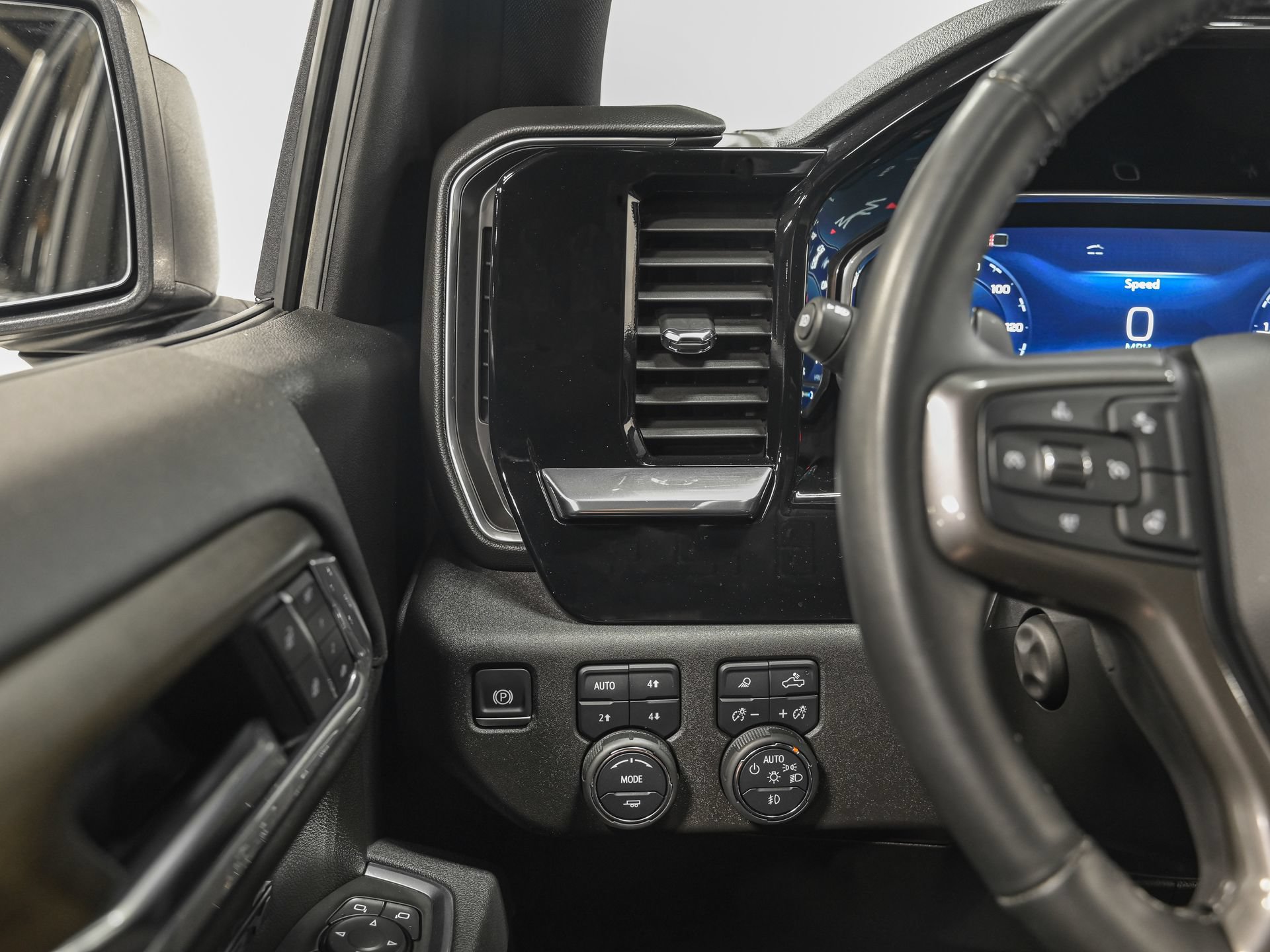 Used 2025 Chevrolet Silverado 1500 High Country w/ High Country Premium Package AWD/4WD image 18