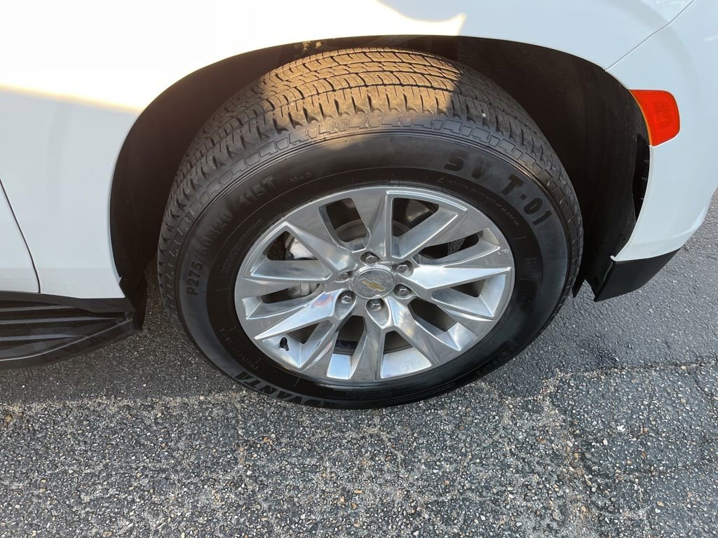 Used 2023 Chevrolet Suburban Premier image 10