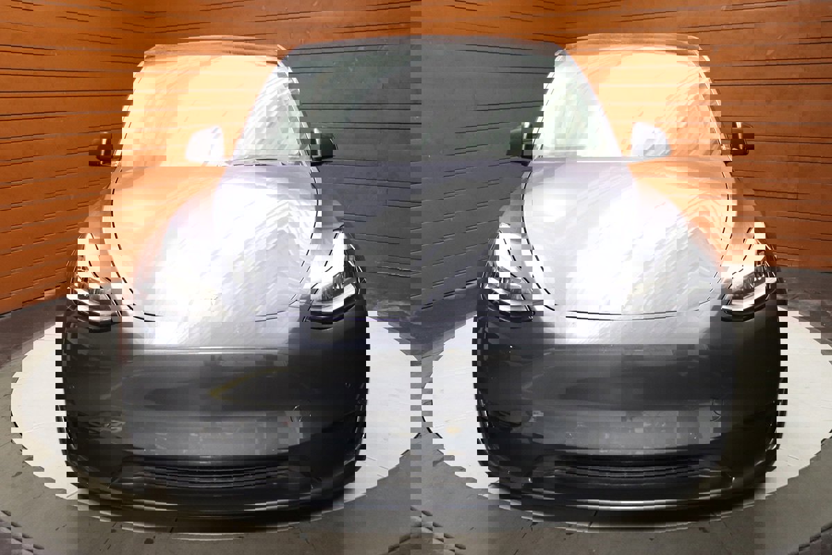 Used 2023 Tesla Model Y Long Range image 2