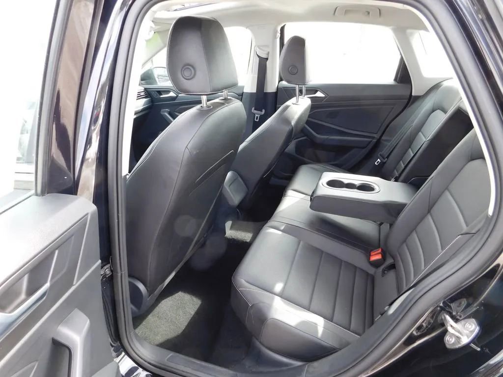 Used 2024 Volkswagen Jetta SE FWD image 10