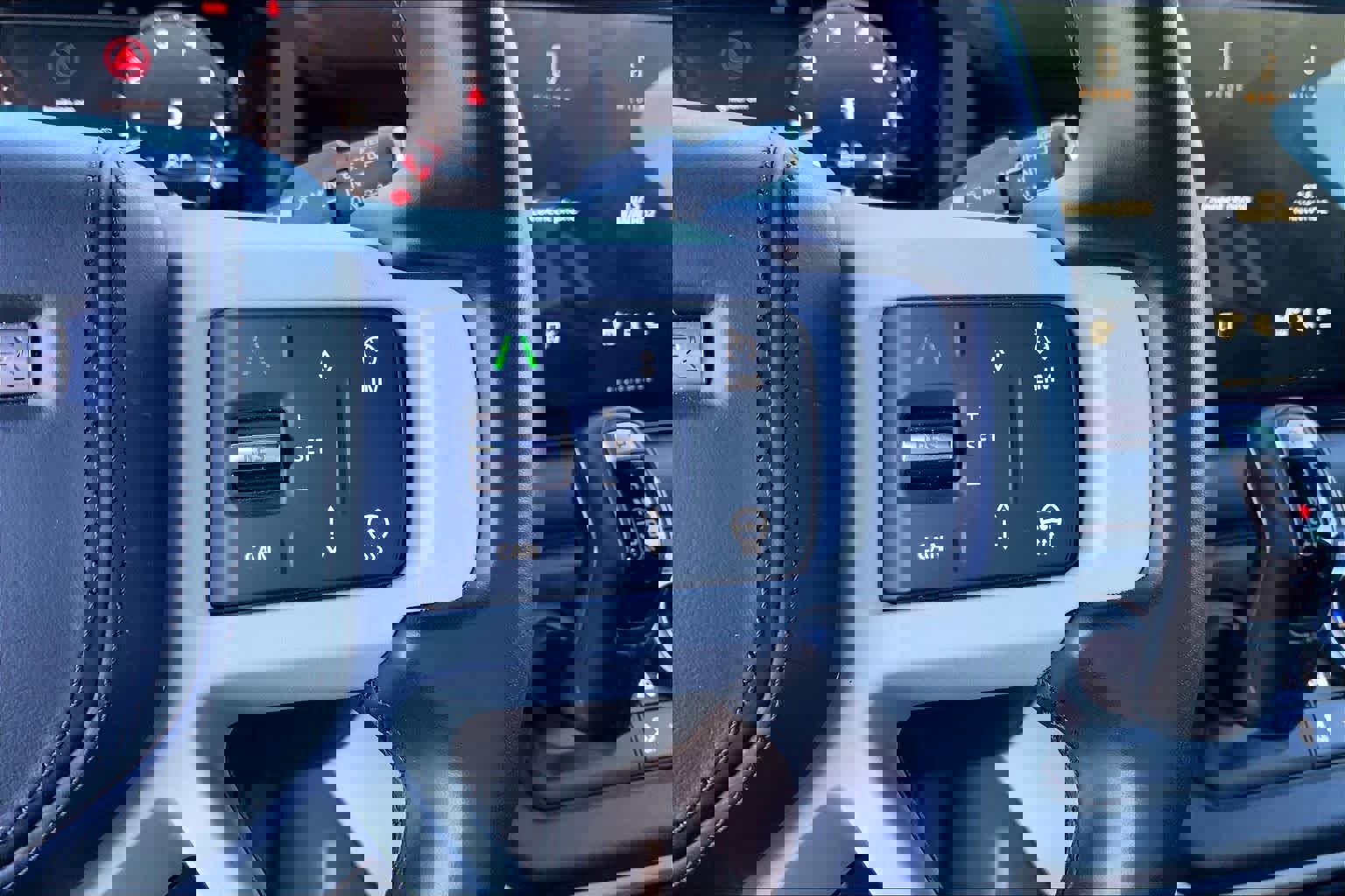 Used 2024 Land Rover Defender 110 SE image 24